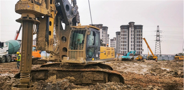 XR360、280D旋挖鉆機(jī)打800-1200mm孔徑樁.jpg