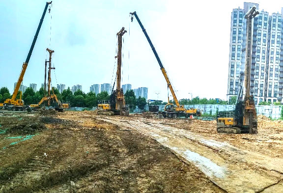 徐工旋挖鉆機(jī)強(qiáng)基固本，為南京城市煥新.jpg